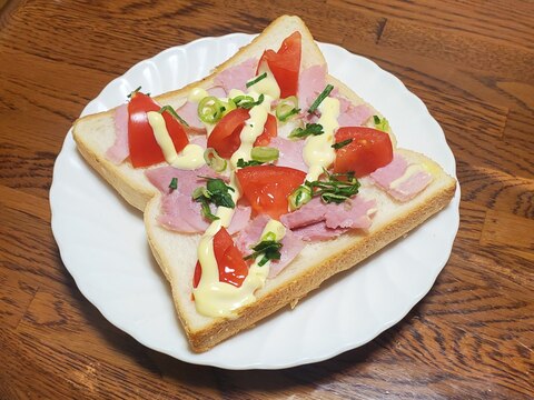 ハムとトマトのネギマヨトースト